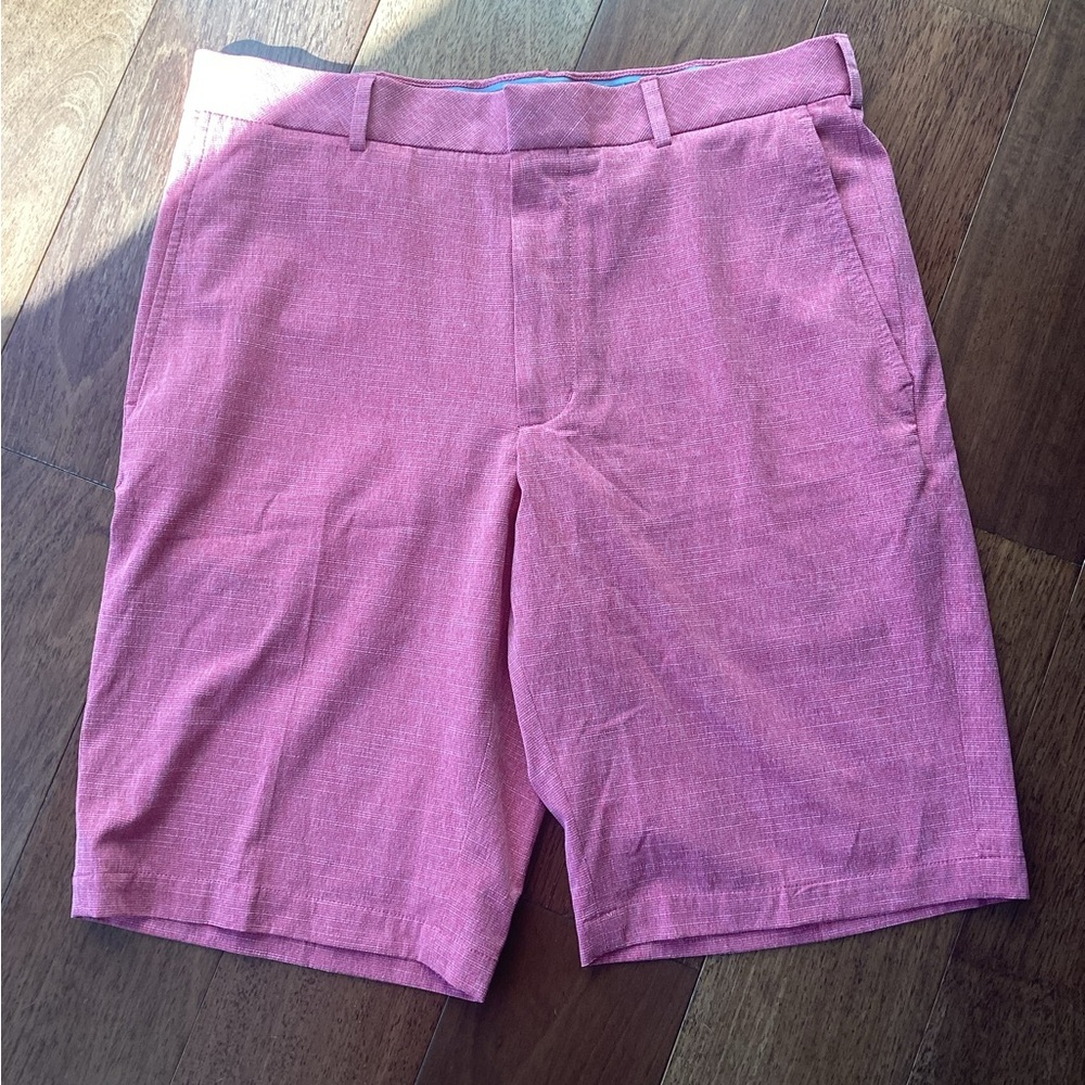 Walter Hagen Men's Rose Flat Front Shorts, size